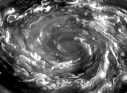 ciclone-saturno-cassini-00.jpg