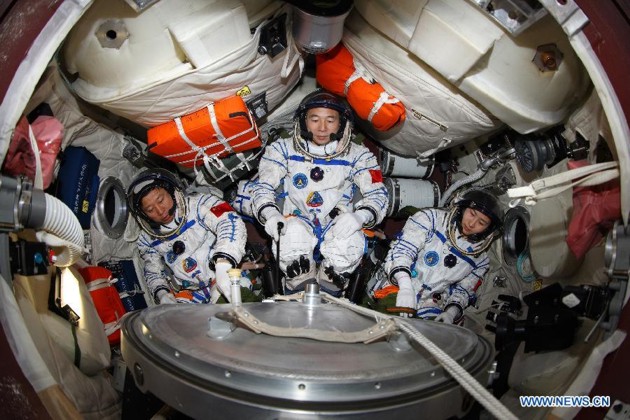 shenzhou-9-taikonauti-astronauti-cinesi.jpg